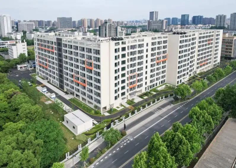 1725331431108153AV8A.jpg 1.jpg